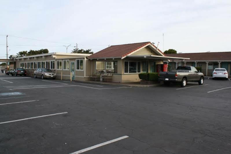 El Castell Motel Monterey Exteriör bild